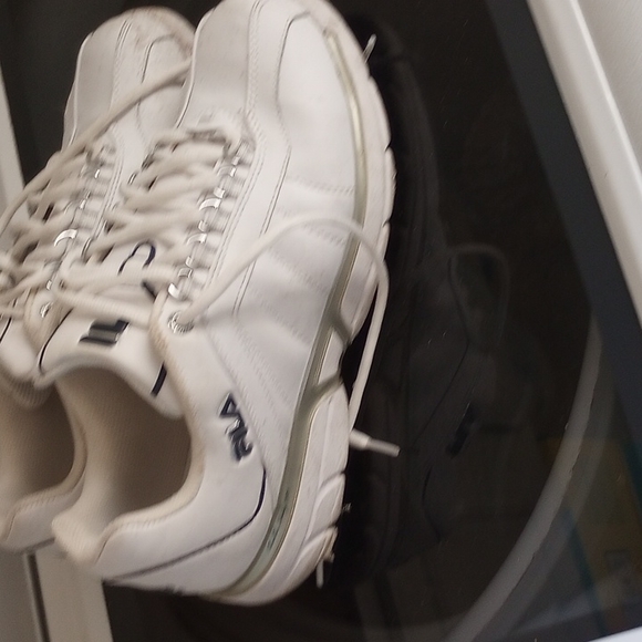 🟢BOGO🟢Fila Sneakers - Picture 2 of 2